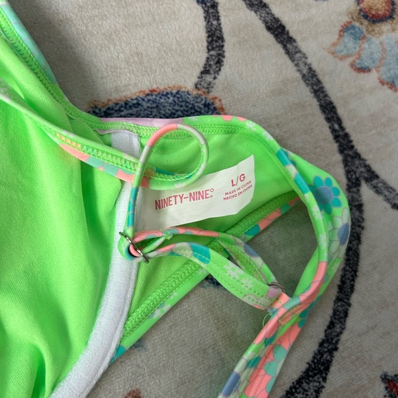 Bikini - Picture 4 of 4